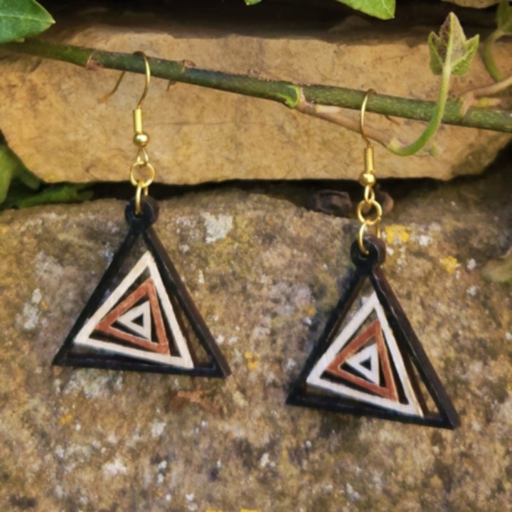 BO Triangle - Noir, argenté, doré, bronze et blanc