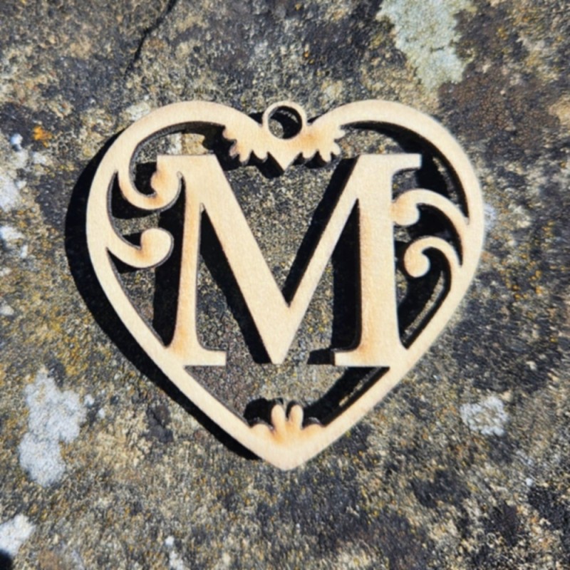 Lettre coeur M