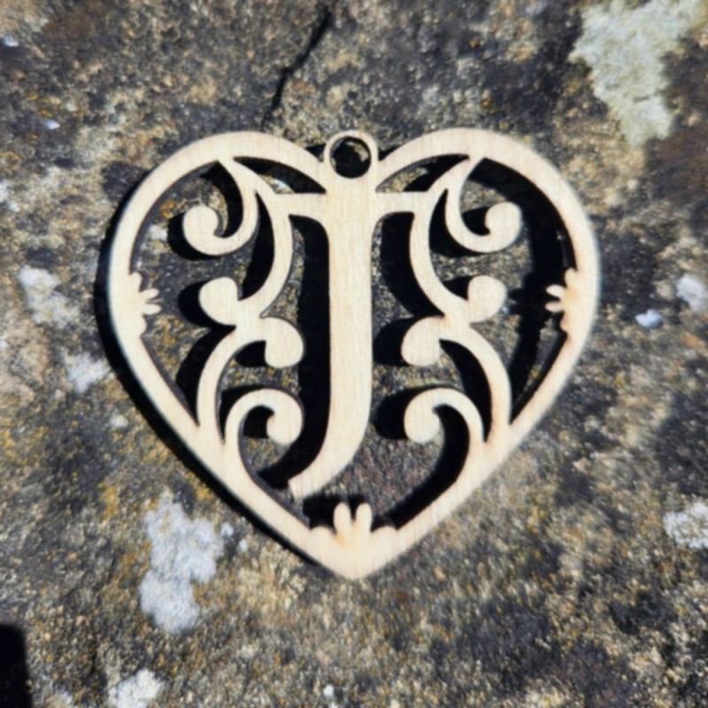 Lettre coeur J