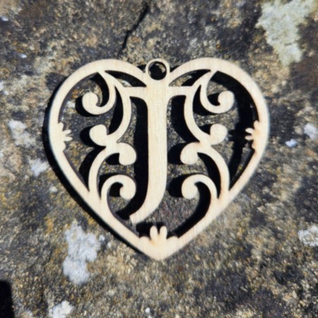 Lettre coeur J