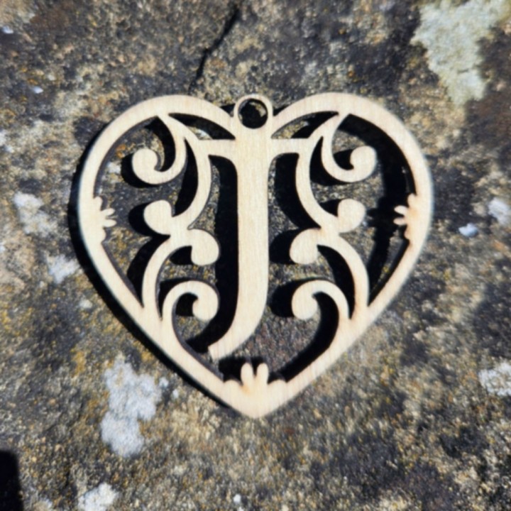 Lettre coeur J