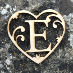 Lettre coeur E